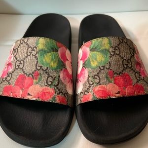 Guccis Flora Slides